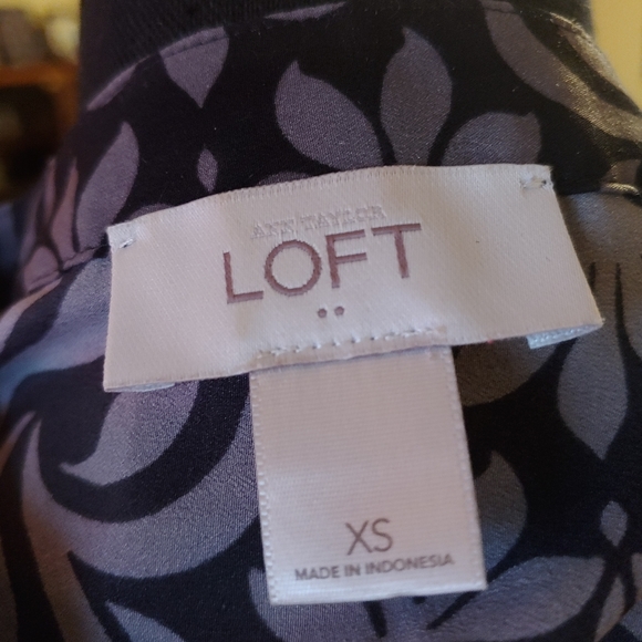 🦋3/$20🦋 Ann Taylor Loft Blouse - Picture 5 of 5